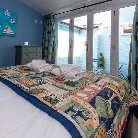 Waterfront Cottage ออลบะระ ภายนอก รูปภาพ