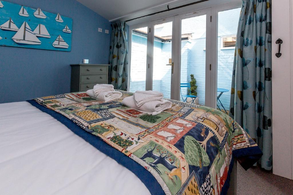 Waterfront Cottage ออลบะระ ภายนอก รูปภาพ